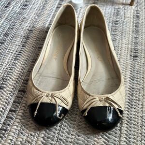 Delman Quilted Chic Cream and Black Women's Flats size 7